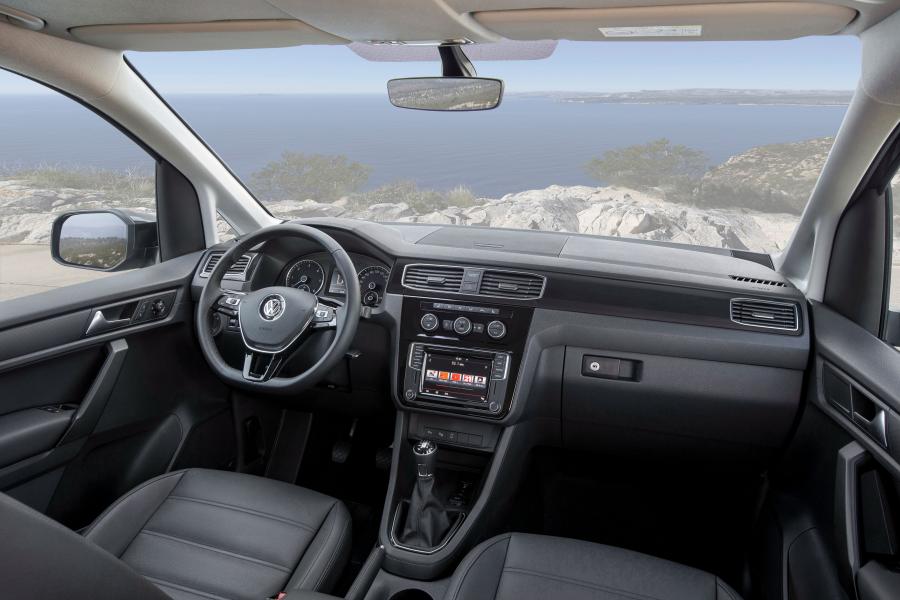 Volkswagen Caddy Highline 2015 года  (фото 17 из 19)